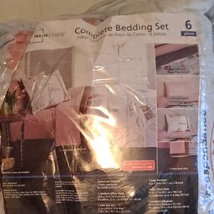 Twin size Paris theme bedding